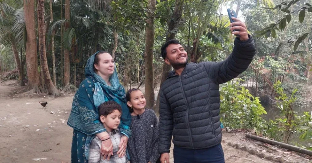 ভালোবাসার টানে ফরাসী তরুণী লক্ষ্মীপুরে